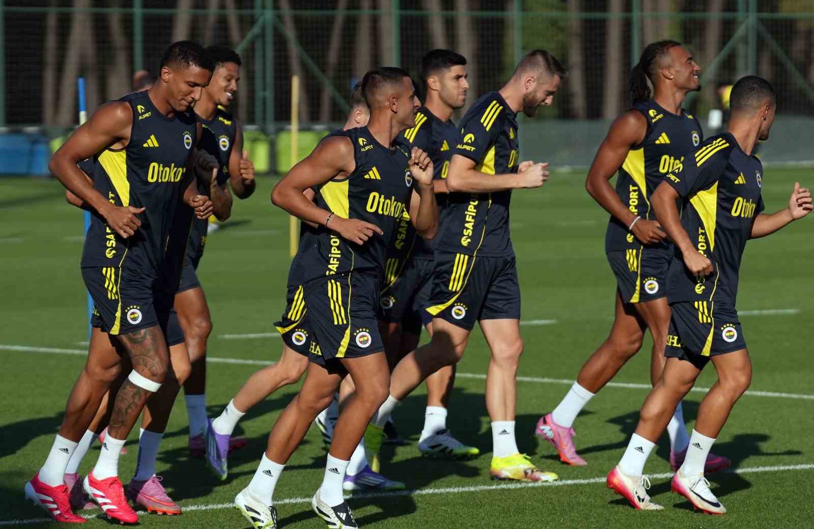 fenerbahce-avusturya-da-yapacagi-kampta-3-hazirlik-maci-oynayacak
