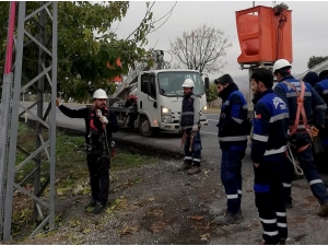 Dicle Elektrik Çalışanlarına Sahada İsg Eğitimi