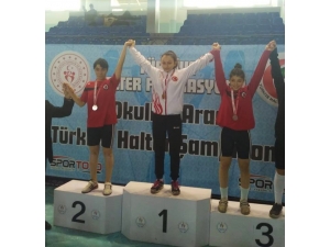 Edirneli Genç Halterci Bahar, Türkiye Şampiyonu Oldu