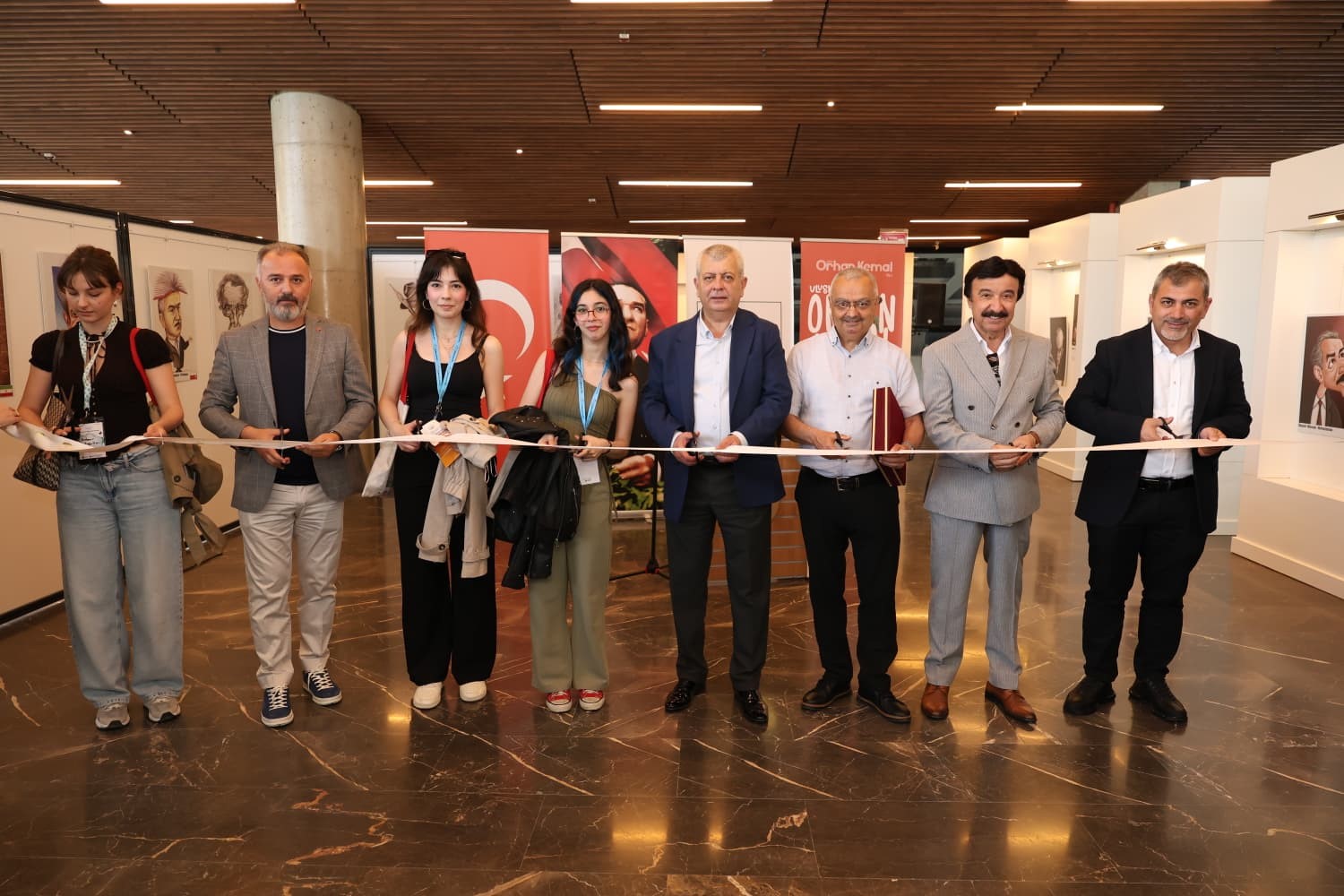 uluslararasi-orhan-kemal-karikaturleri-sergisi-osmangazi-de-acildi