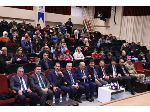 Erzincan Belediyesi Gençlik Korosu İlk Konserini Verdi