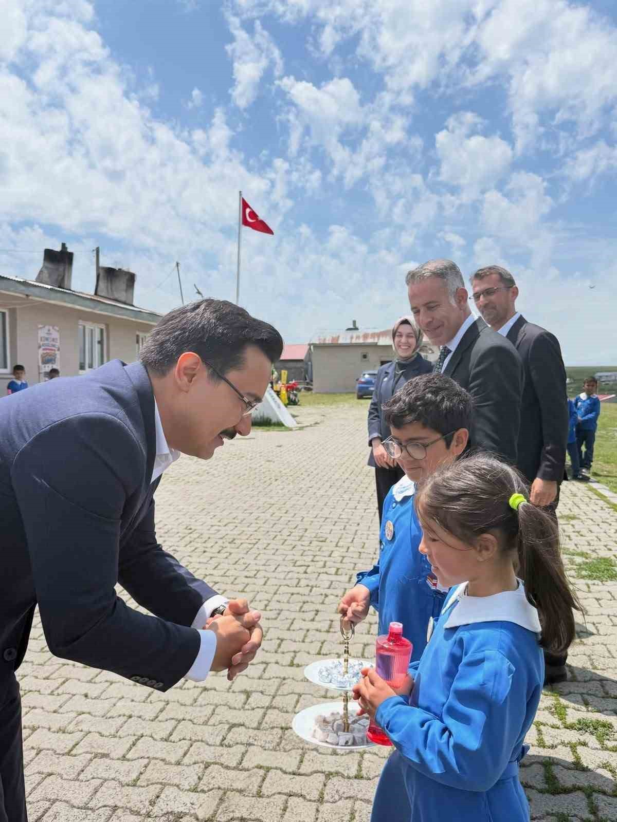 akyaka-kaymakami-ismail-demirtas-tan-koy-okullarina-yakin-ilgi