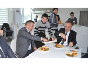 Özel Öğrencilere ‘Servis Elemanı Yardımcılığı Kursu’