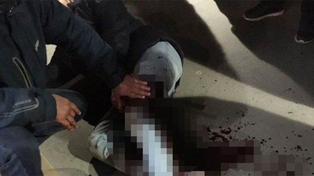 Metrobüste Dehşete Düşüren Olay! Bıçaklanan Genç, Kanlar İçinde Yere Yığıldı