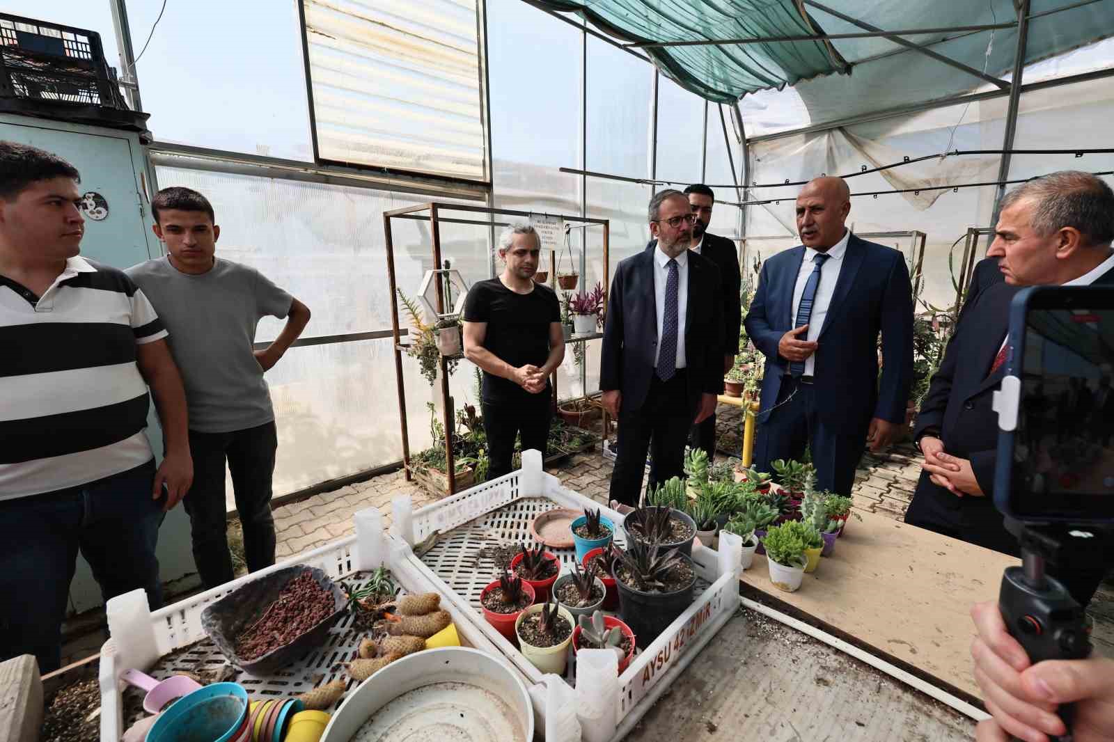 kasapoglu-her-ogrencimizin-kendi-ihtiyaclarina-uygun-bir-egitim-almasini-onemsiyoruz
