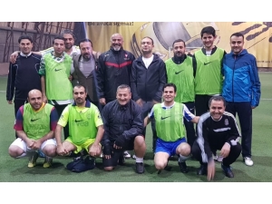 Gazetecilerle Eski Futbolcular Arasında Dostluk Maçı