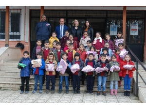 İlkokul Öğrencilerinden Örnek Davranış