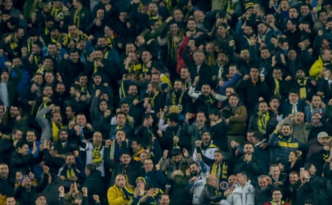 Fenerbahçe Tribünlerinde Demirören Ve Namoğlu'na Tepki