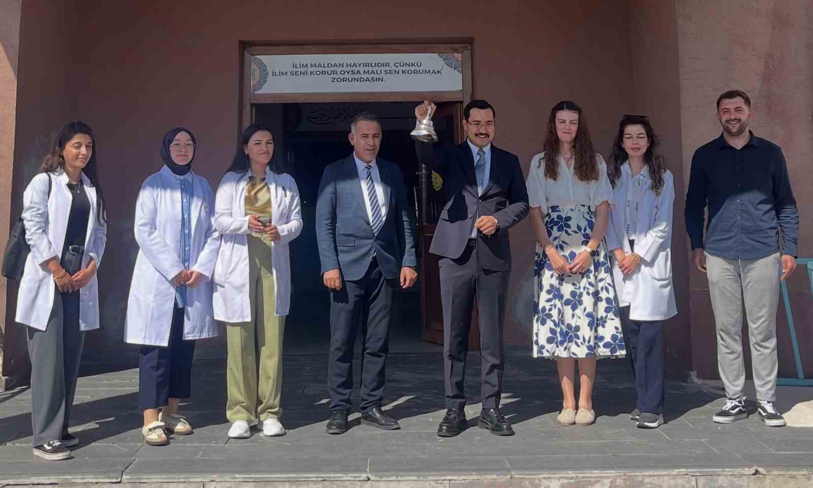 akyaka-da-ilk-ders-zili-kaymakam-demirtas-tan-yeni-egitim-yili-basladi