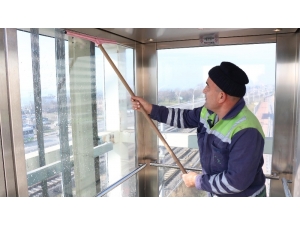 Yaya Köprülerindeki Asansörler Temizleniyor