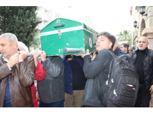 Gazeteci Aloğlu, Meslektaşlarının Omuzlarında Taşındı