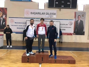 Kadın Güreşçiler Dereceyle Döndü