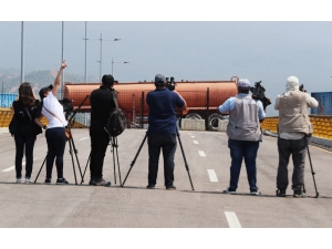 Venezuela’da Juan Guaido’dan İnsani Yardım Sözü