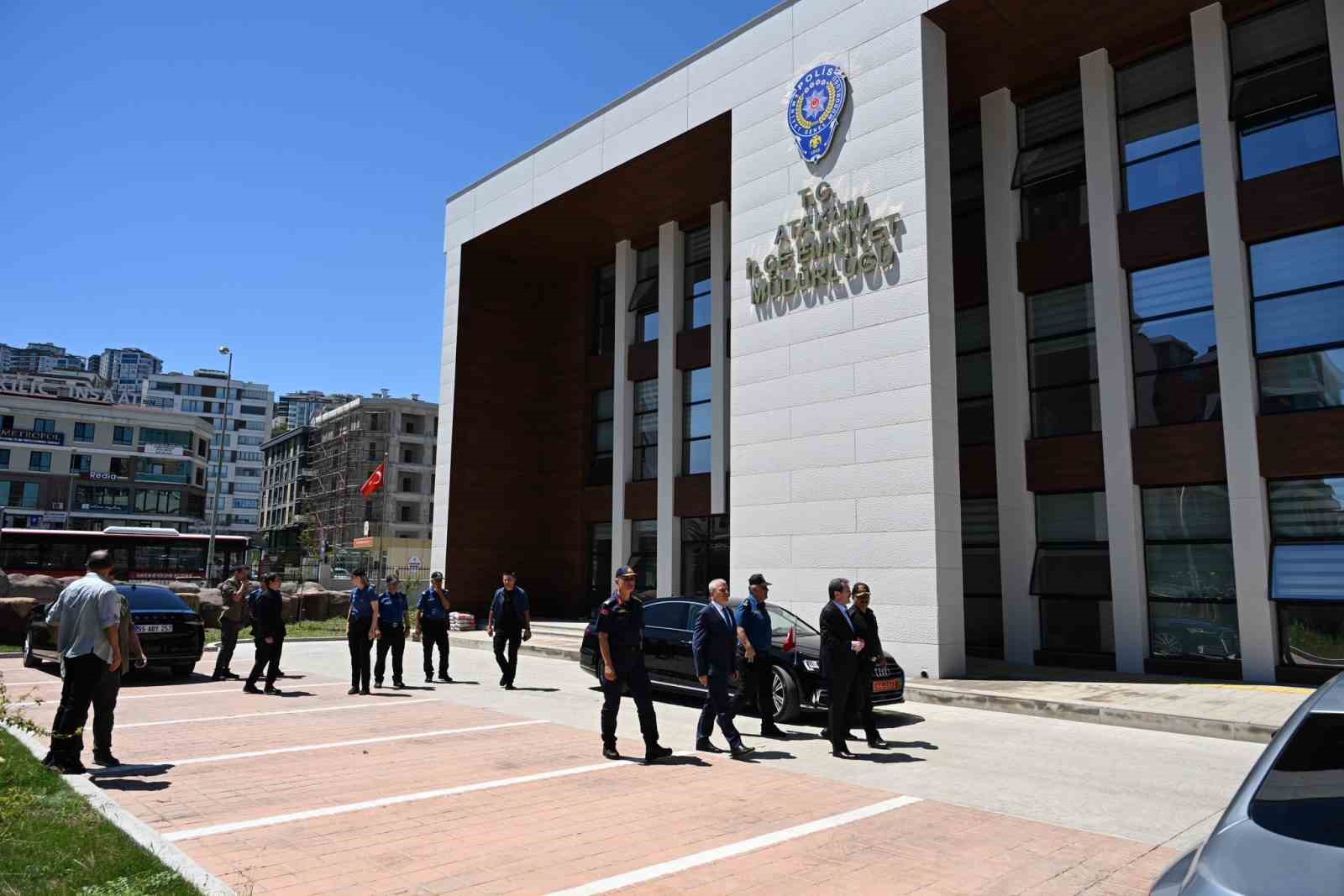vali-tavli-asayis-ve-trafik-calismalarini-denetledi