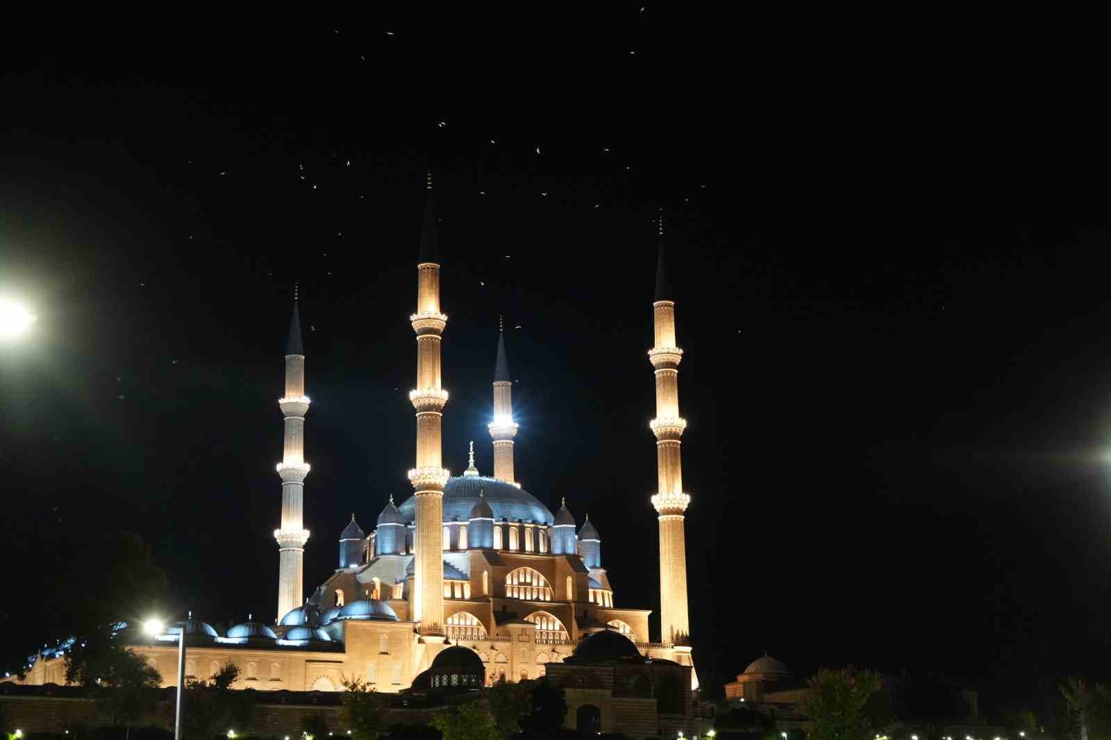 selimiye-camii-nden-yukselen-selalar-15-temmuz-sehitleri-icin-okundu