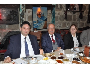 Rektör Prof. Dr. Çomaklı İle Başkan Oral Kahvaltılı Toplantıda Bir Araya Geldi