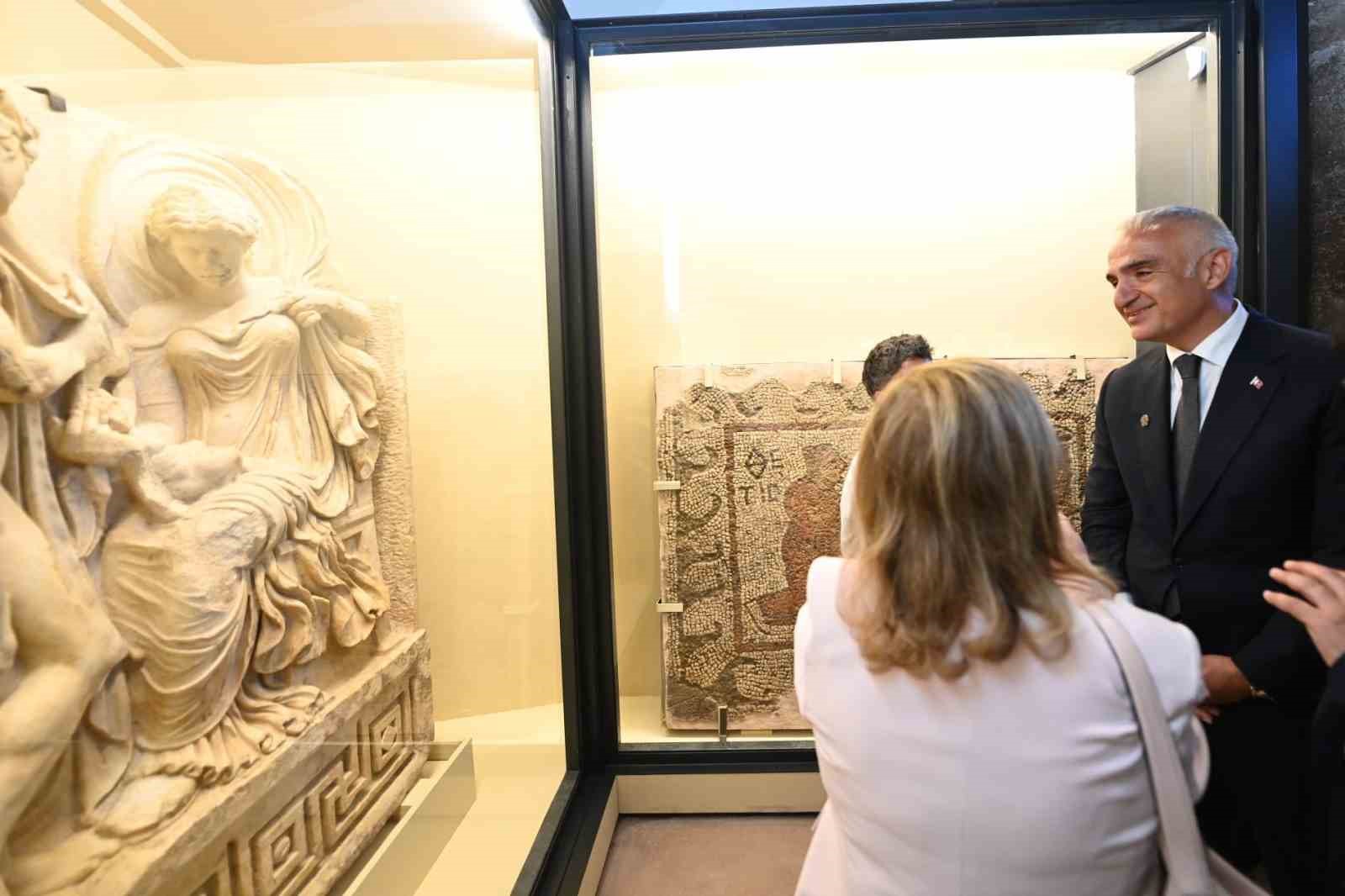 kolezyum-daki-troya-ve-roma-sergisi-2-milyon-ziyaretciyi-asti