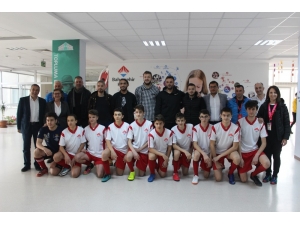Bandırmaspor’un Futbolcuları Öğrencilerle Buluştu