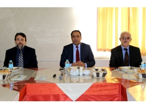 Rektör Çapak, “Hukuk Ve Eczacılık Fakülteleri İçin Yök’e Başvurumuzu Yaptık”