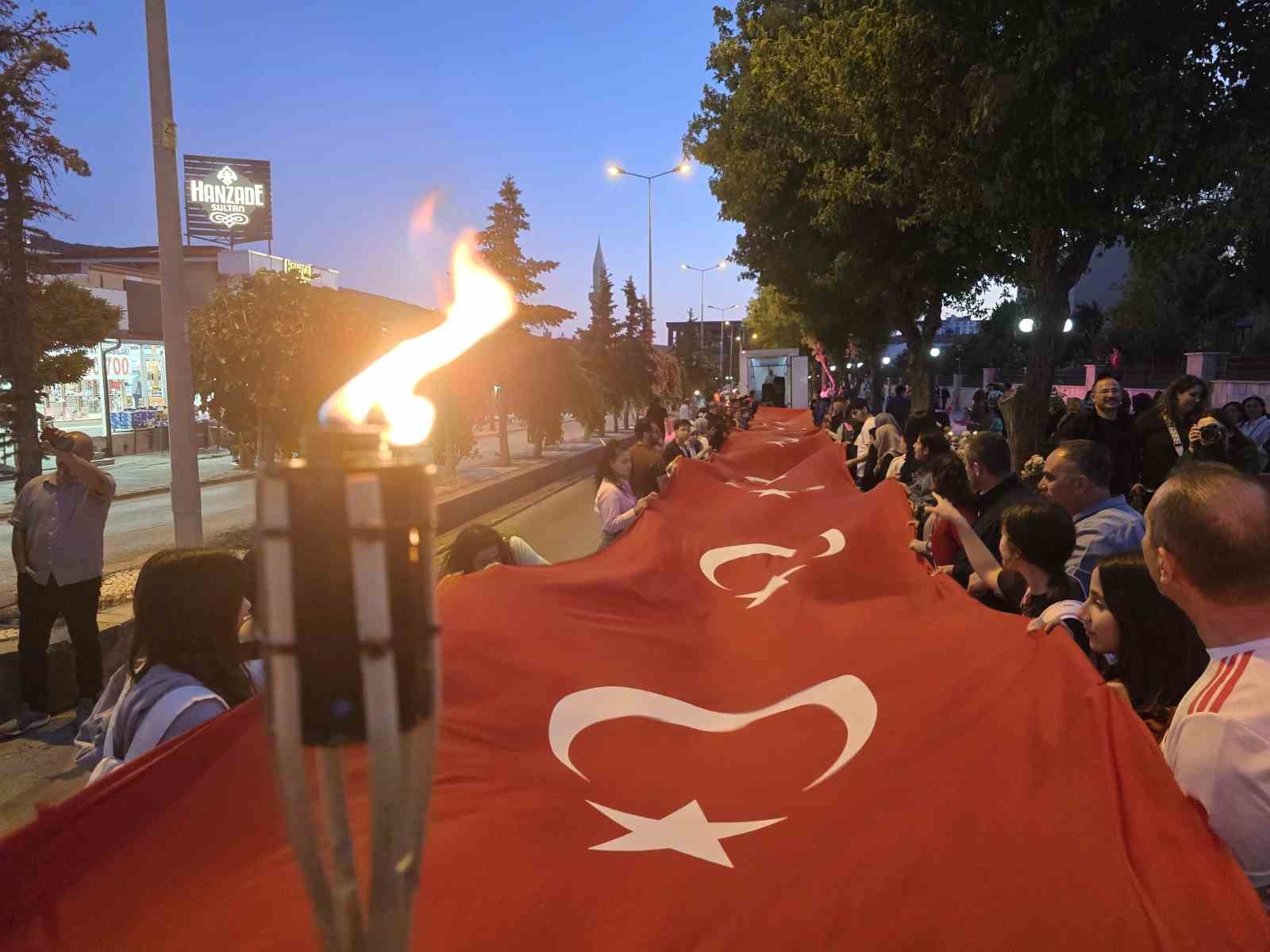yozgatlilar-demokrasi-ve-milli-birlik-gunu-nde-meydani-doldurdu