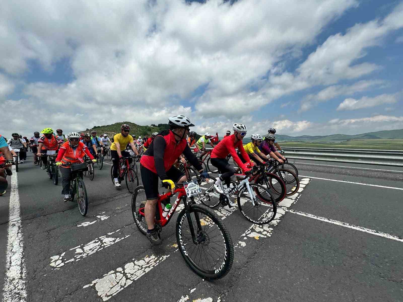 elazig-dan-ardahan-a-pedal-cevirdi