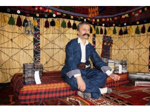 Hakkarili Dengbejin Kaset Aşkı