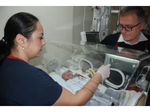 1,5 Kilo Doğan Bebek Nadir Görülen Hastalığı İle Boğuşuyor