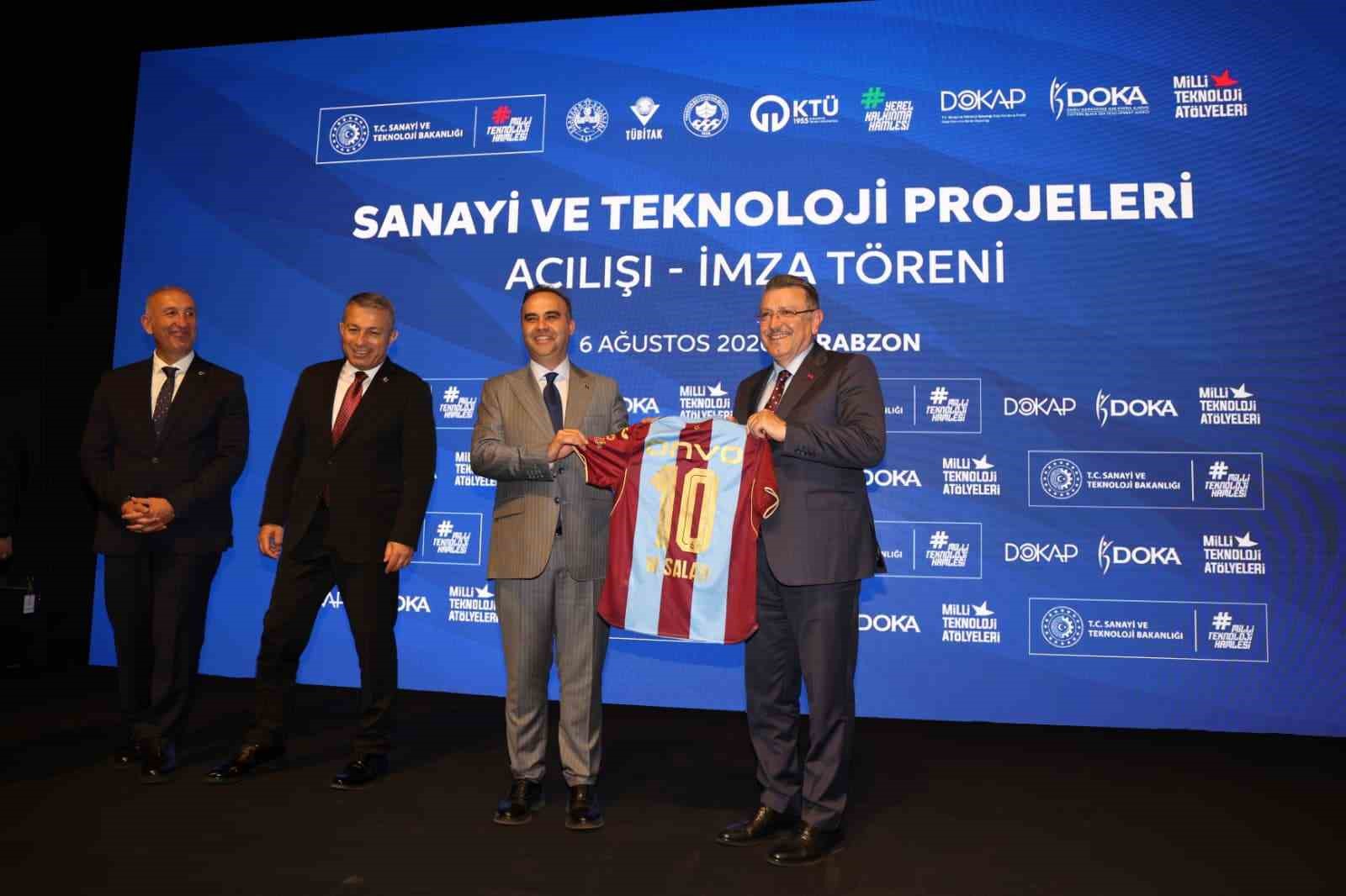 bakan-kacir-dan-trabzonspor-a-salah-tesekkuru