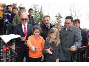 Nevü Gökkuşağı Ekibinden Köy Okuluna Kütüphane Yapıldı