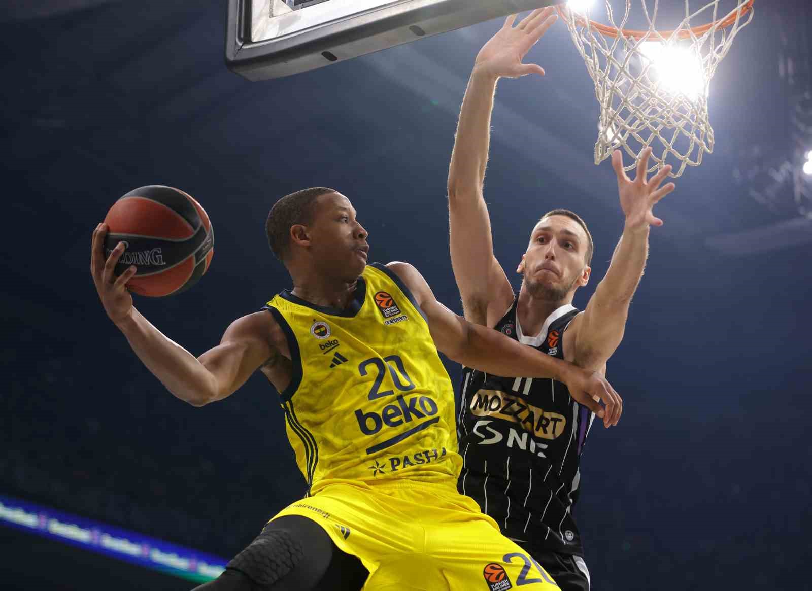 fenerbahce-beko-devon-hall-ile-yollarini-ayirdi