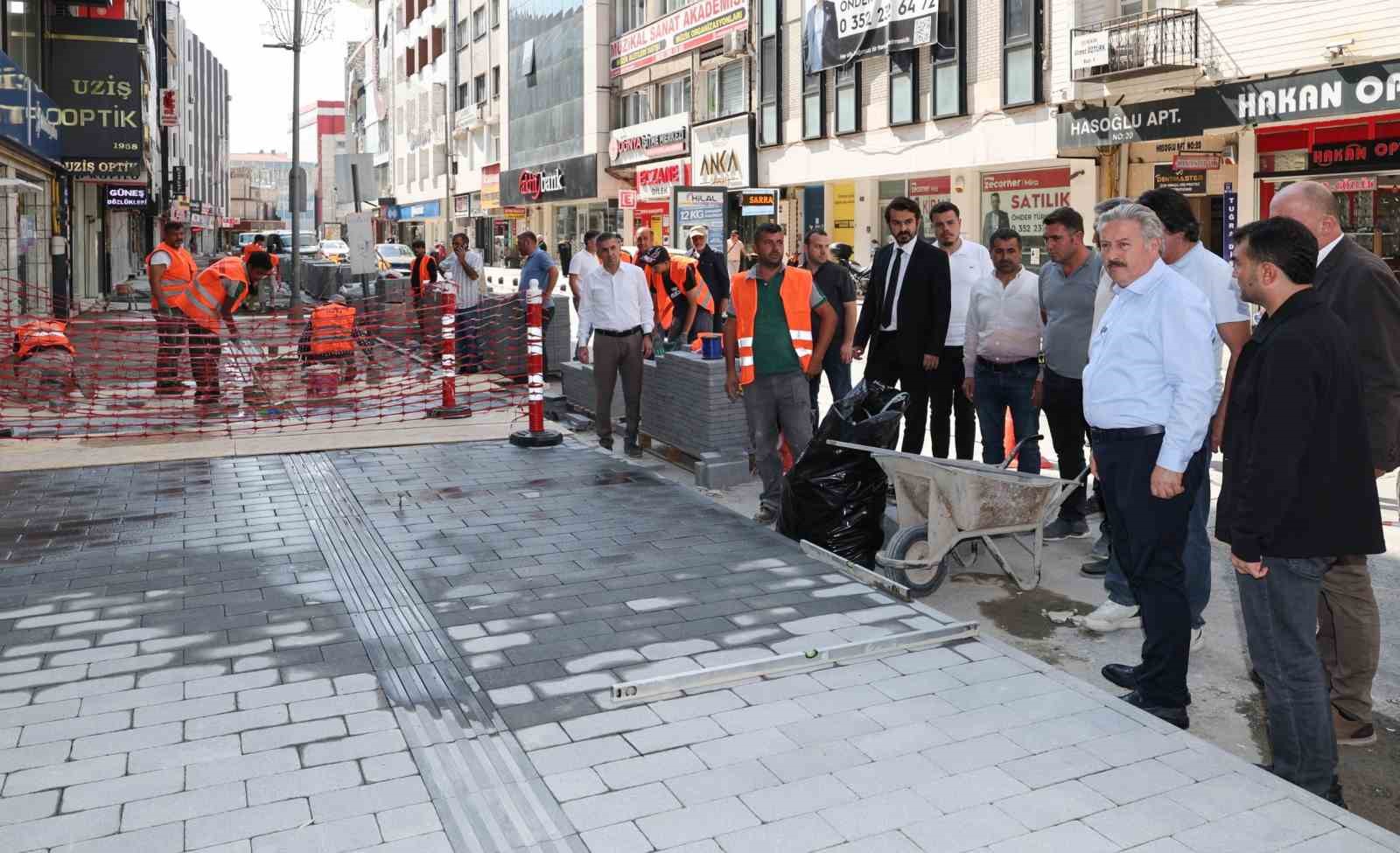 melikgazi-belediyesi-sehrin-merkezine-estetik-katmaya-devam-ediyor