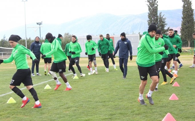 Akhisarspor'da Cem Kavçak Dönemi 4 Eksikle Başladı!