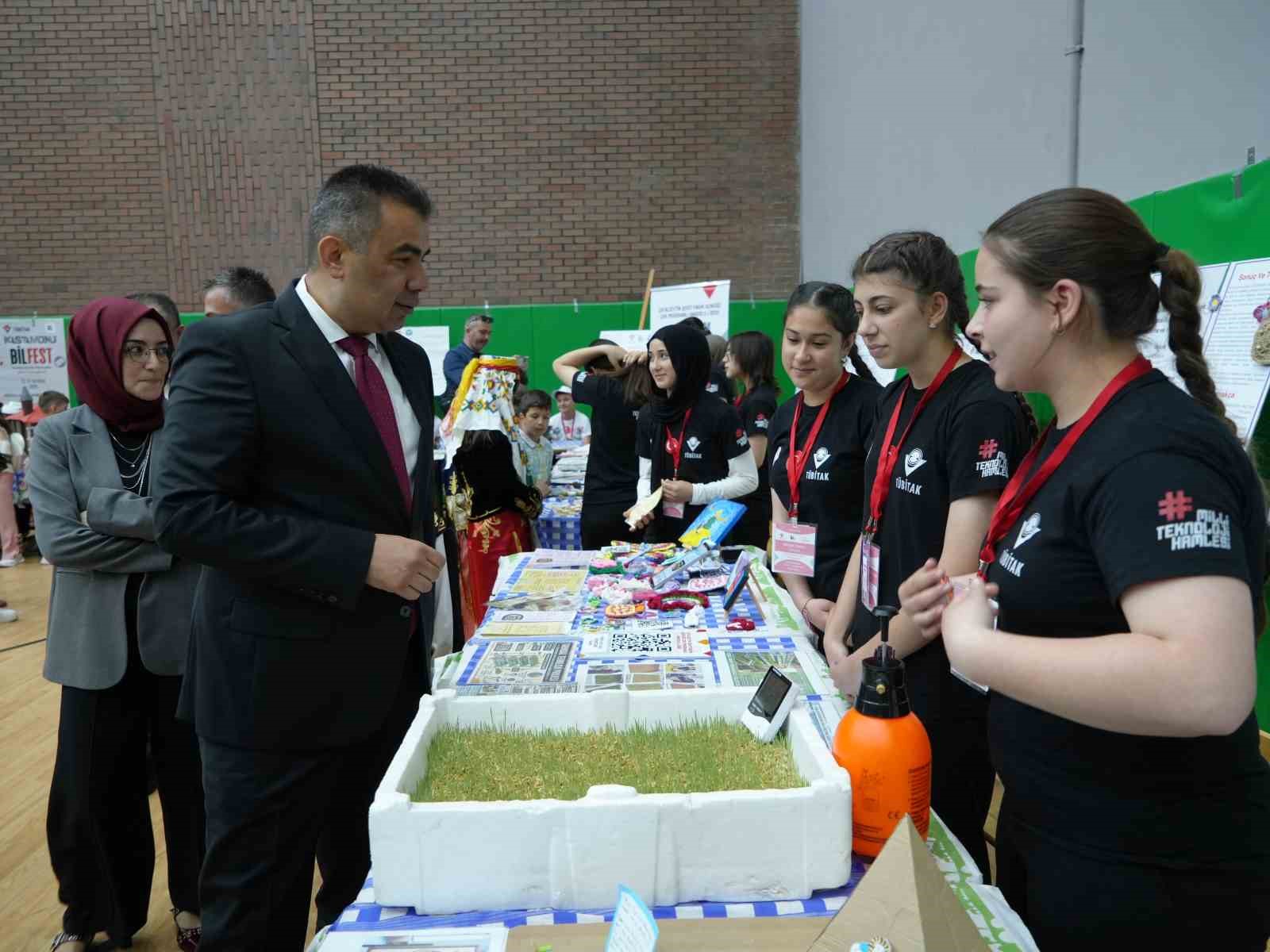 kastamonu-da-ogrencilerin-hazirladigi-75-proje-festivalde-sergilendi