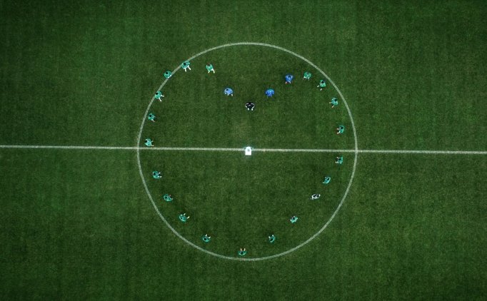 Bursaspor Altyapısından Sevgililer Günü Koreografisi