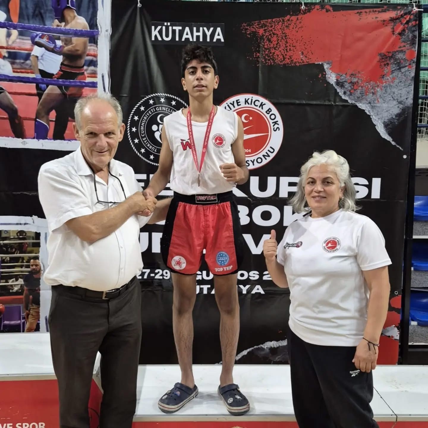 burdurlu-kick-boksculardan-zafer-kupasi-nda-10-madalya