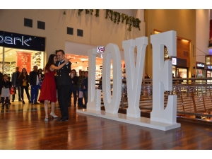 Forum Çamlık’ta ’Sevgililer Günü’ne Özel Tango Gösterisi