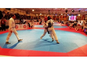 Kuşadası Belediyespor’dan Taekwondoda Gümüş Madalya