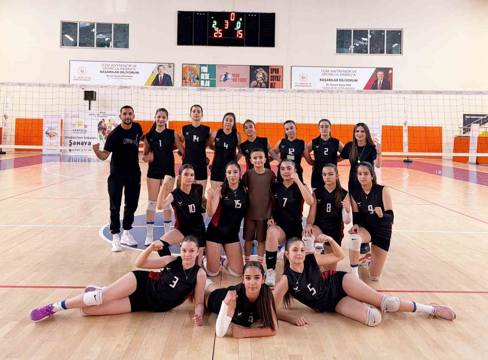 elazig-voleybol-takimi-yari-finalde