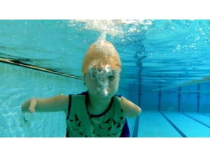 Kolları Yok Ama Kanatları Var