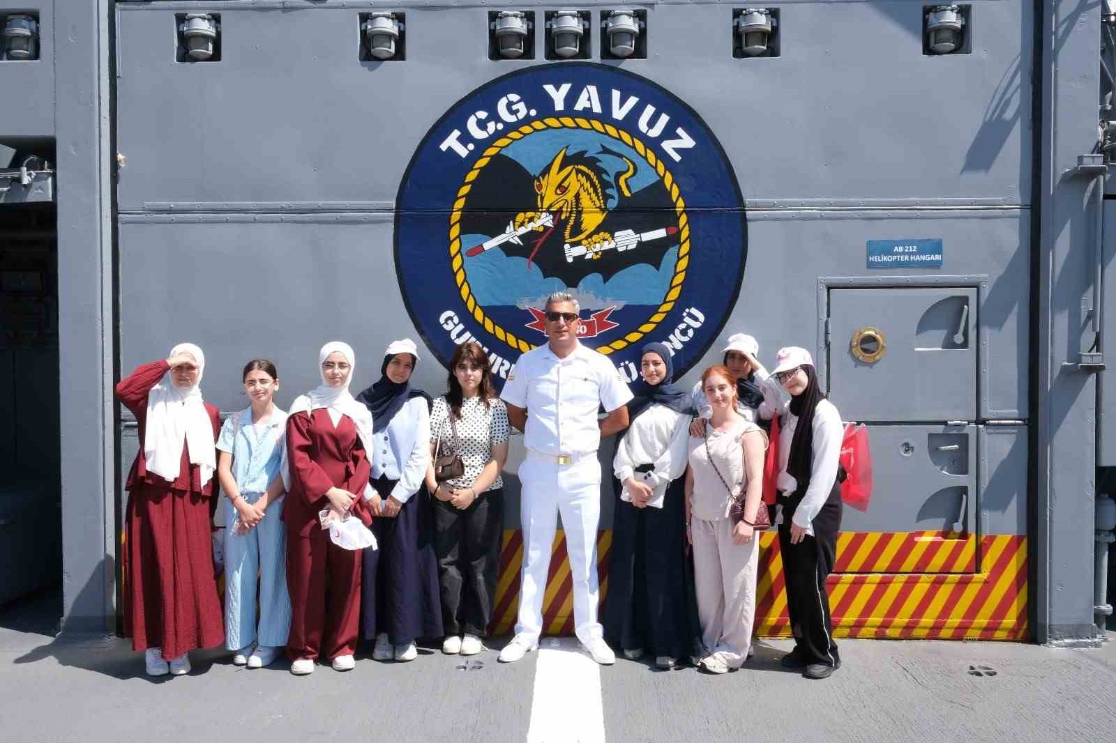 esenyurt-belediyesi-nden-genclere-teknofest-mavi-vatan-gezisi