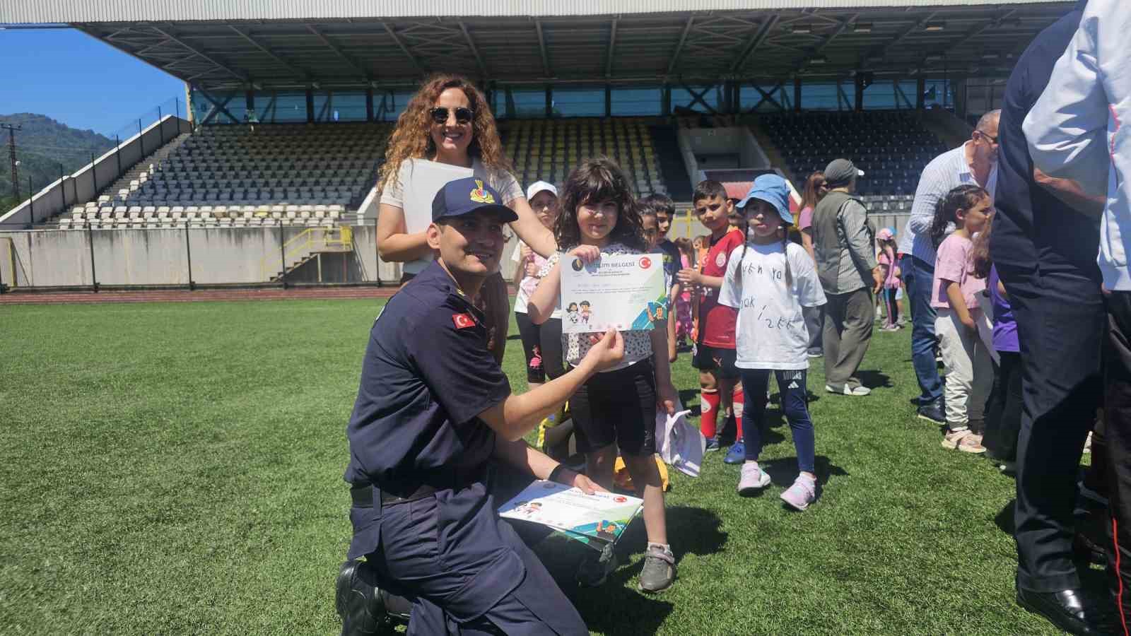 artvin-de-fair-play-kazandi-14-grassroots-futbol-senligi-tamamlandi