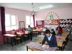 Kaymakam Başar, Öğrencilerle Kitap Okudu