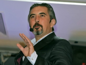 Aliihsan Varol, "Kelime Oyunu" İle Aliağalılarla Buluşacak