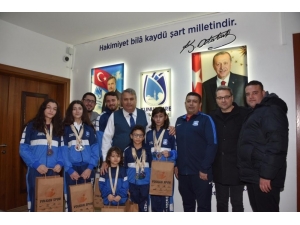 Başkan Çerçi Şampiyonları Ağırladı