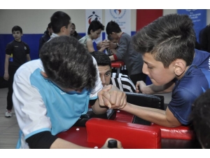 Okullar Arası Bilek Güreşi İl Birinciliği Tamamlandı