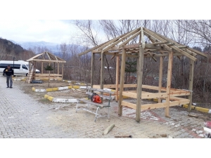 Köylüler İmece Usulü Çevre Düzenlemesi Yapıyorlar