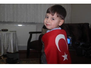 Okumayı Öğrenmeden İstiklal Marşı’nın 10 Kıtasını Ezberledi