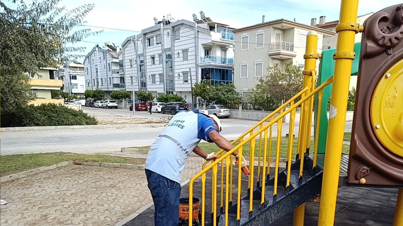 didim-belediyesi-nden-parklarda-genel-bakim-calismasi
