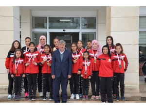 Köyceğiz Belediyespor Bayan Güreşçilerinden Madalya Yağmuru