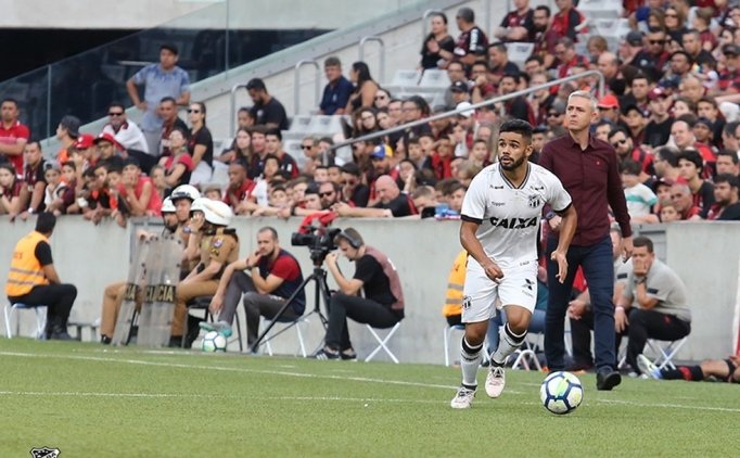 Fenerbahçe'nin Brezilya'dan Sürpriz Sol Bek Planı